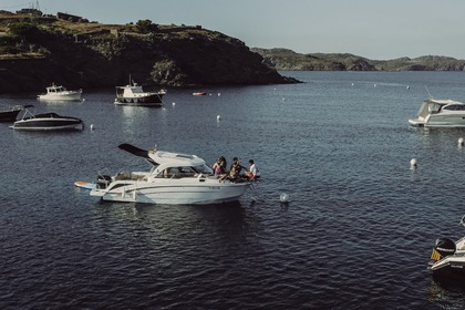 Alquiler Lancha Beneteau Antares 8 OB Cadaqués