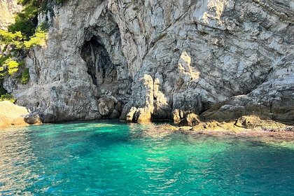 Speed boat with skipper