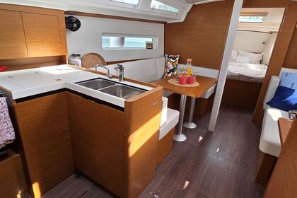 Hyra båt Segelbåt Jeanneau Sun Odyssey 380 Pula