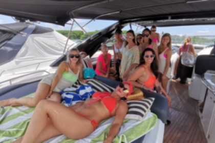 Rilassati a Cancun a bordo di questo lussuoso yach