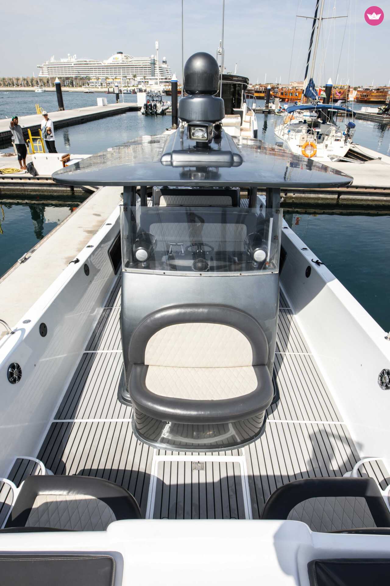 Bateau à moteur Emirates Boat 50ft 1150cv 8