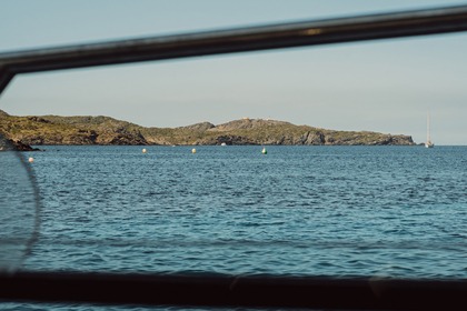 Beneteau Antares 8 in Cadaqués, Port Lligat
