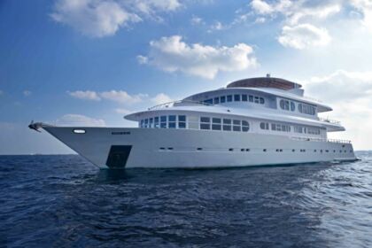 Charter Motor yacht Custom Horizon 3 Malé