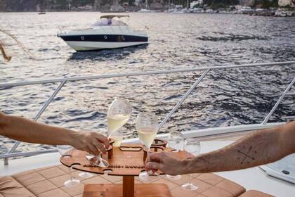 luxury yacht daily tour