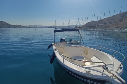 Hire Motorboat KELT white shark 205 Marseille