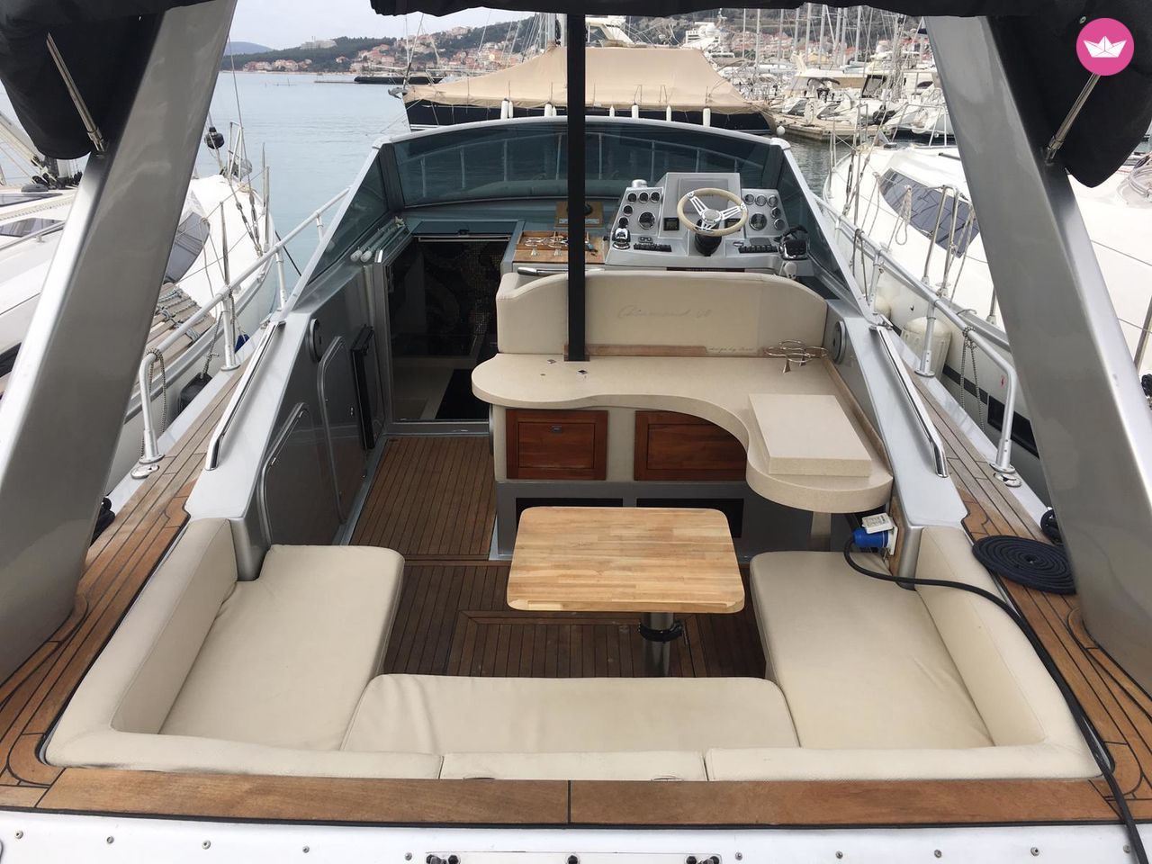 Motorboat Diamond 40 for hire