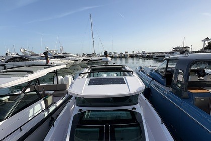 Axopar 37 XC Cross Cabin