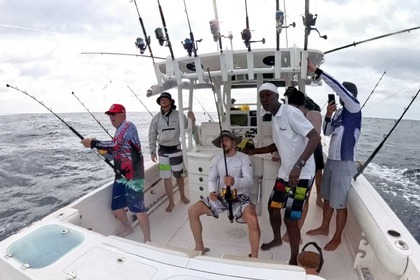 Large Luxury Everglades 355 CC in Seychelles