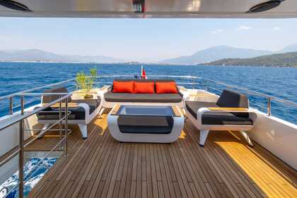 2024 model luxury motor yacht trawler with a capacity of 6 people