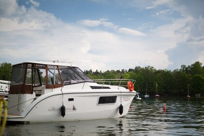 Charter Motorboat Futura 860 Gizycko