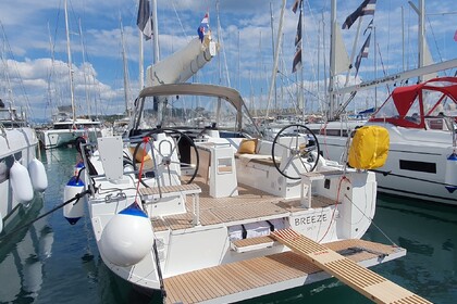 Hyra båt Segelbåt Bénéteau Oceanis 37.1 Split