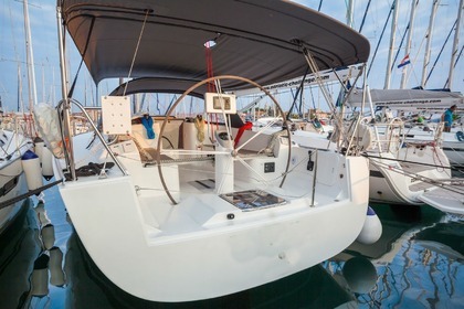 Hire Sailboat HANSE VARIANTA 44 Vannes