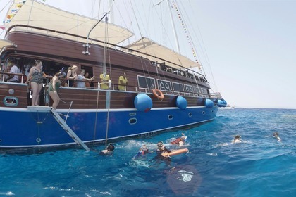 **Pirates Luxury Cruise – Ras Mohammed & White Island** €110/person