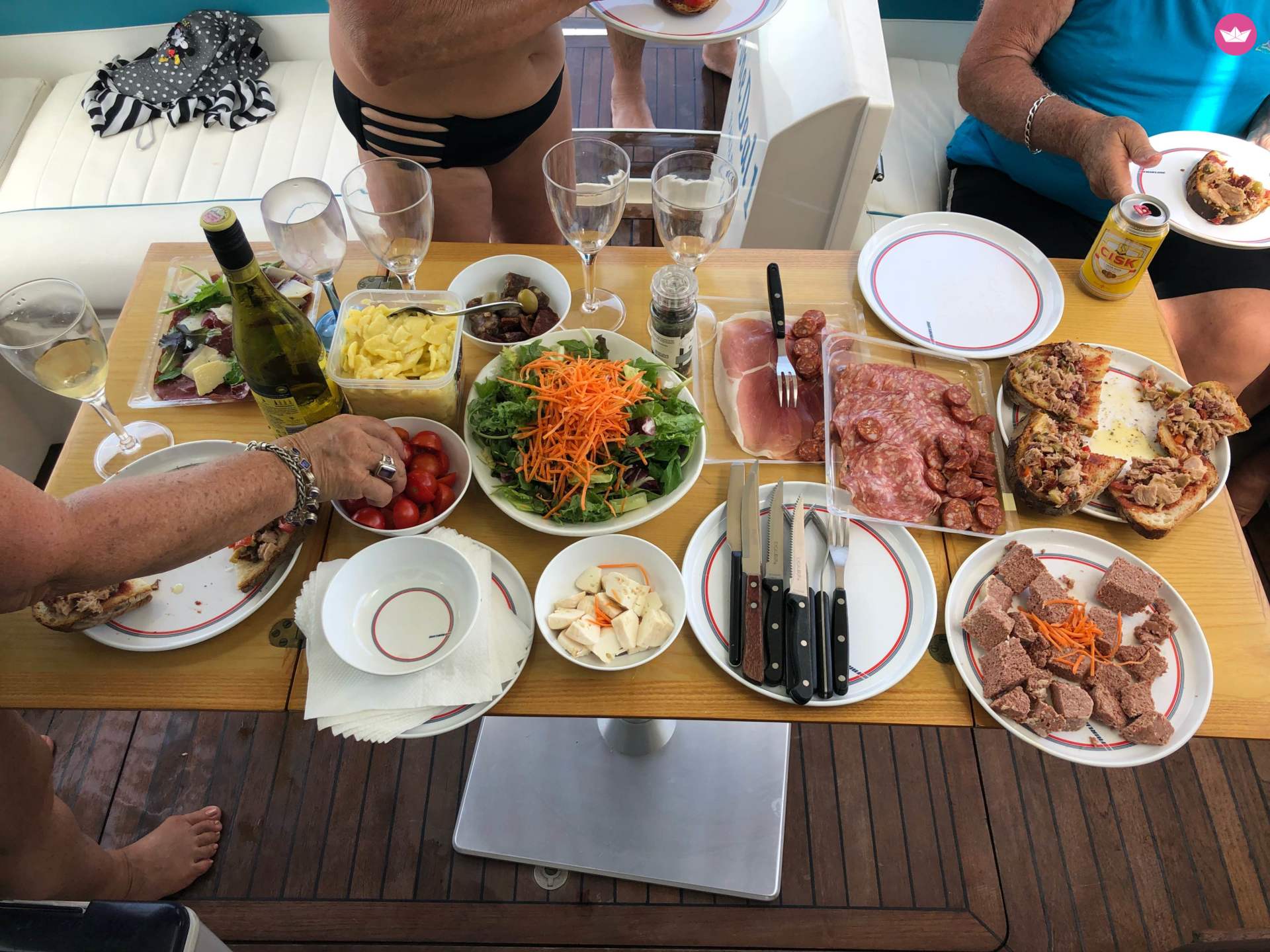 Motorboat Fairline Phantom 41 for rental