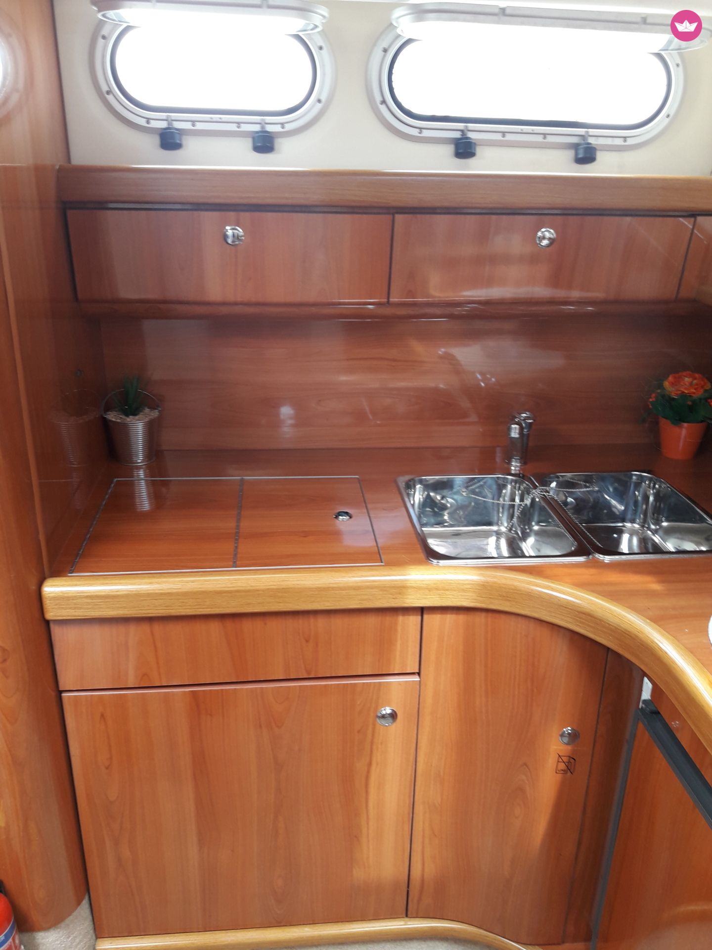 Motorboat Sealine 28  