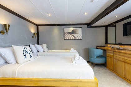 Custom built luxury motor yacht with a capacity of 12 people