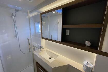 Descubre el lujo y la comodidad a bordo de nuestro LAGOON 50 (2022)