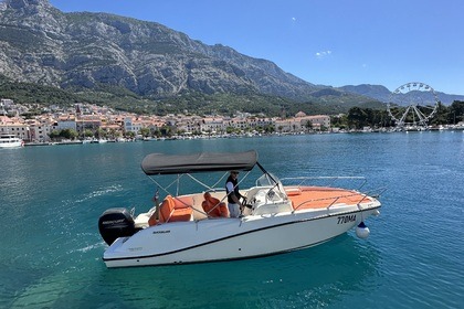 Miete Motorboot Quicksilver 675 Sundeck 675 Makarska