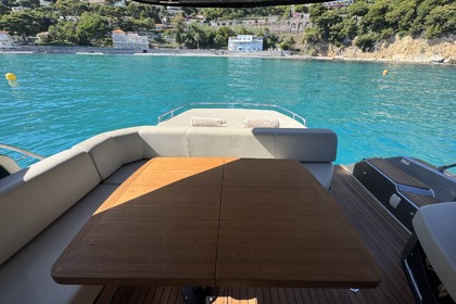 Hyra båt Motorbåt Cranchi M44 Ht Saint-Tropez