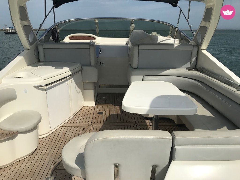 Charter motorboat in Faro District  