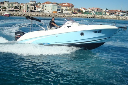 Charter Motorboat BENETEAU Flyer 750 Sundeck serie Miami Vodice