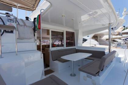 Lagoon 400 - luxury sailing