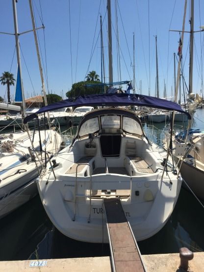 Rental Sailboat Jeanneau Sun Odyssey 32I Hyères
