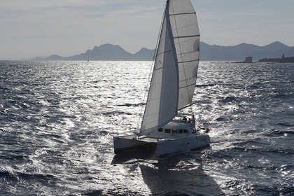 Lagoon 380 z Milazzo (Sycylia): sen Liparyjski