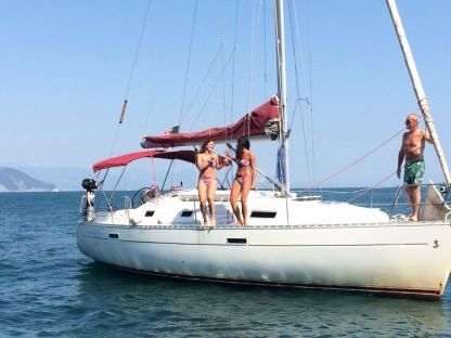 Charter Sailboat Benneteau Oceanis 331 La Spezia