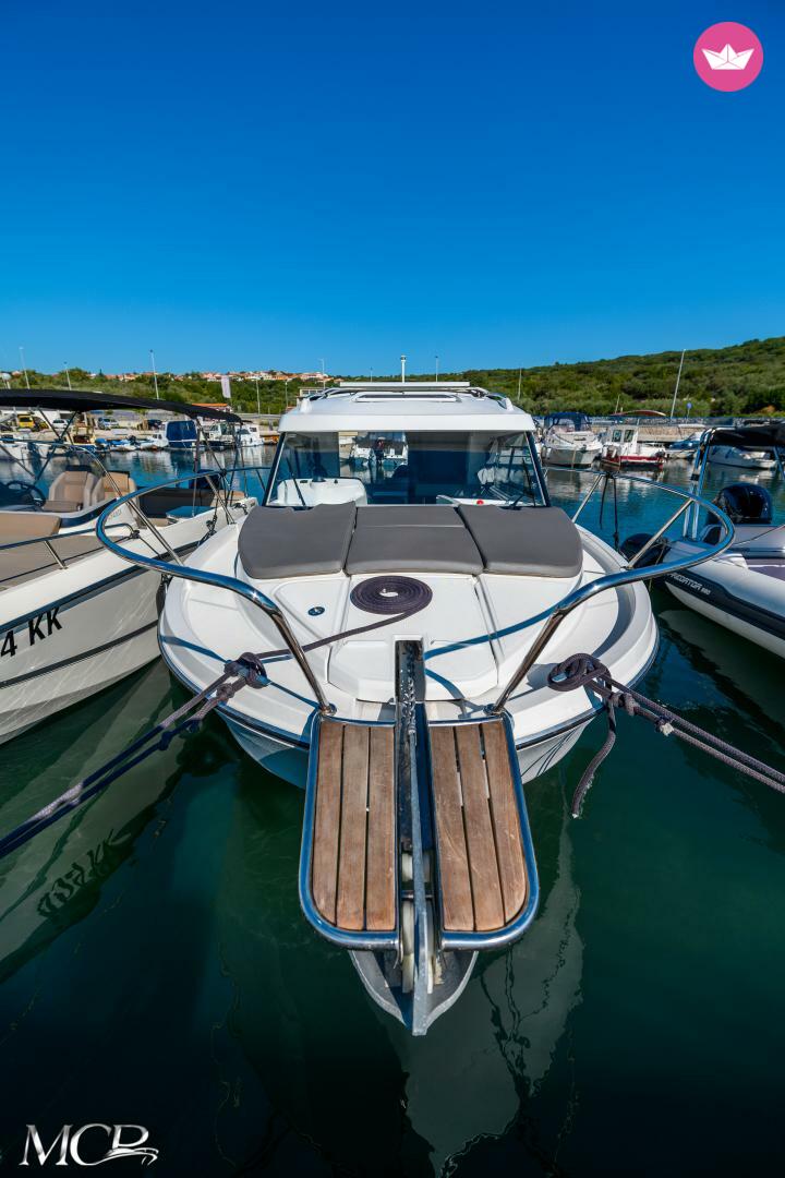 Bateau à moteur Beneteau Antares 8 250cv 5