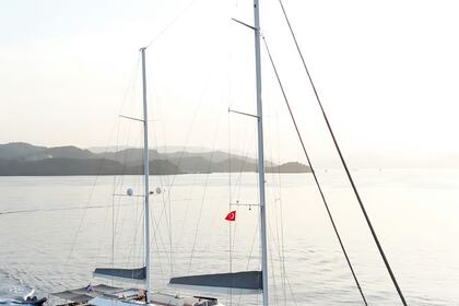 DE LOVE YACHT CHARTER