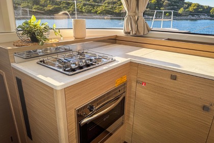 Location Catamaran Lagoon-Bénéteau Lagoon 43 - 4 + 2 cab. Trogir