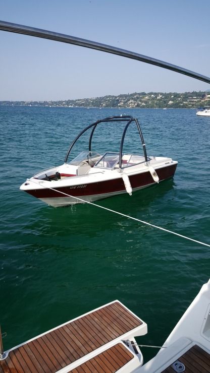 Location Bateau à moteur Maxum 2000 Srl Genève