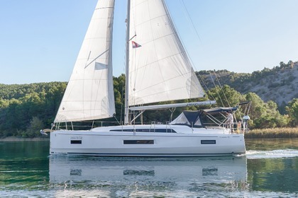 Hyra båt Segelbåt Bénéteau Oceanis 40.1 - 3 cab. Skradin