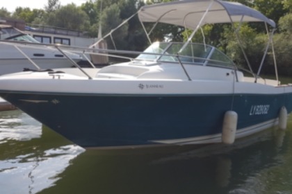 Charter Motorboat Jeanneau Cap Camarat 725 Mâcon