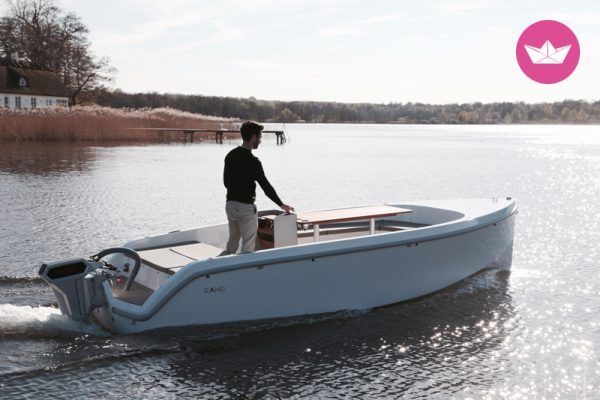 Bateau à moteur RAND