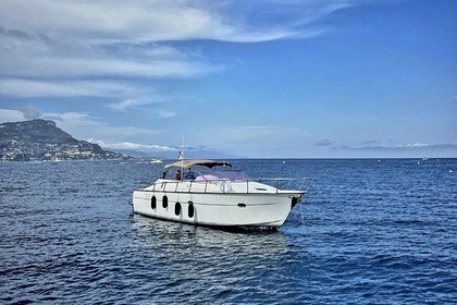 Hire Motorboat Solare 40 Solare 40 Sports Cruiser Beaulieu-sur-Mer