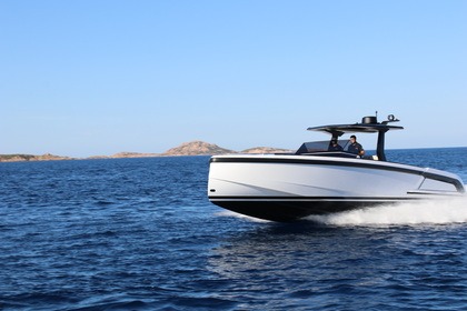Hire Motorboat Vanquish VQ40 Sports Line Golfo Aranci