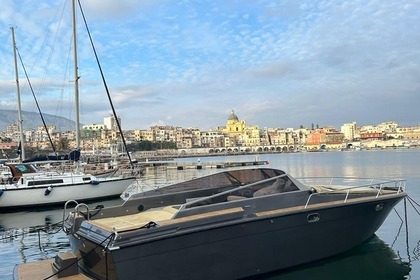 Hire Motorboat Baia 33 Capri