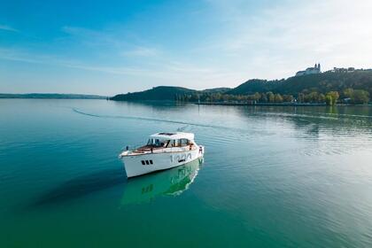 Hire Motorboat WIA 435 Hard Top Balatonakarattya