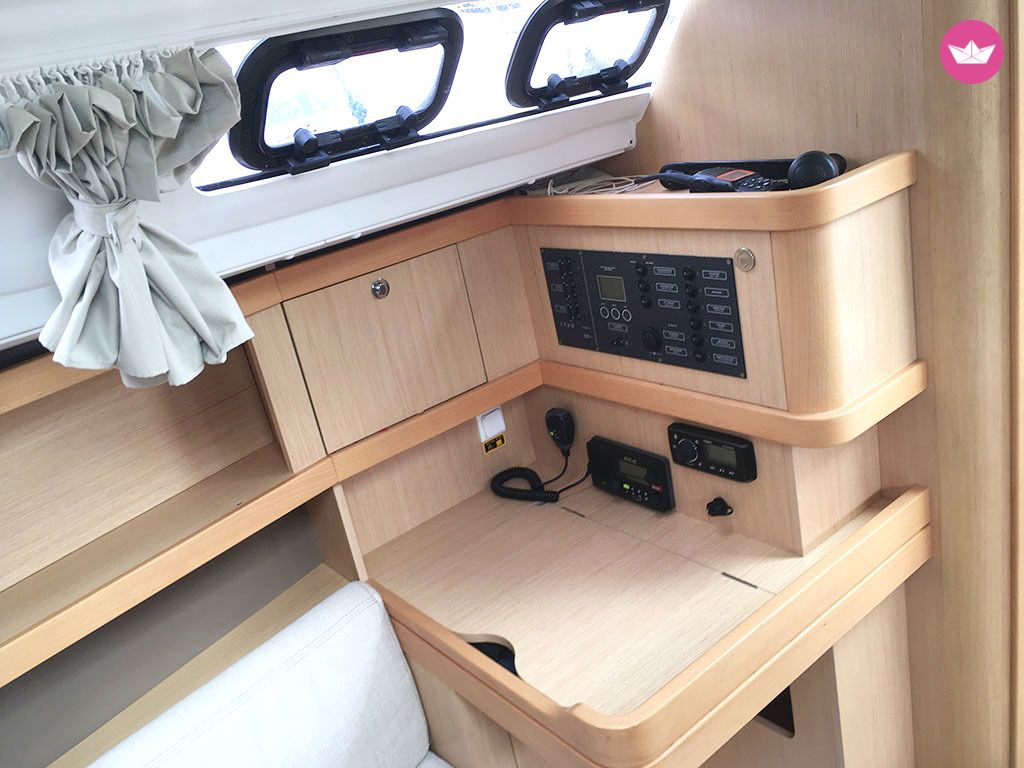 Beneteau Oceanis 31 in Barcelona for hire