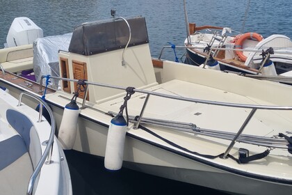 Verhuur Motorboot Boston Whaler Outrage 22 Bari