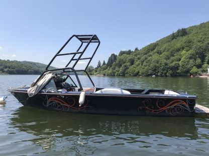 Location Bateau à moteur La Raviège Correct Craft 2001 La Salvetat-sur-Agout