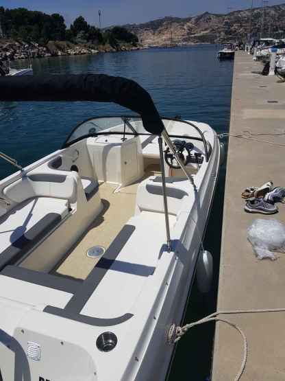 Location Bateau à moteur Bayliner Bayliner Marseille
