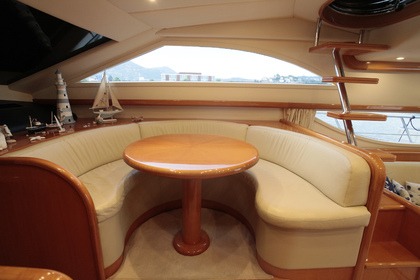 Prachtig Uniesse 55 Fly-jacht