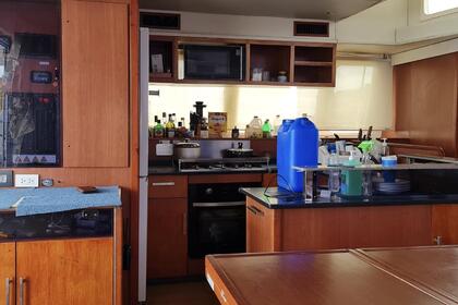 Leopard 58 Robertson and Cain 6 Bedroom