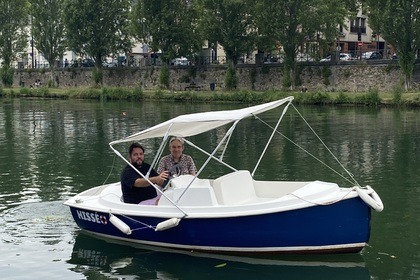Hire Boat without licence  Petit bateau électrique sans permis 5 places Ile-de-France Melun