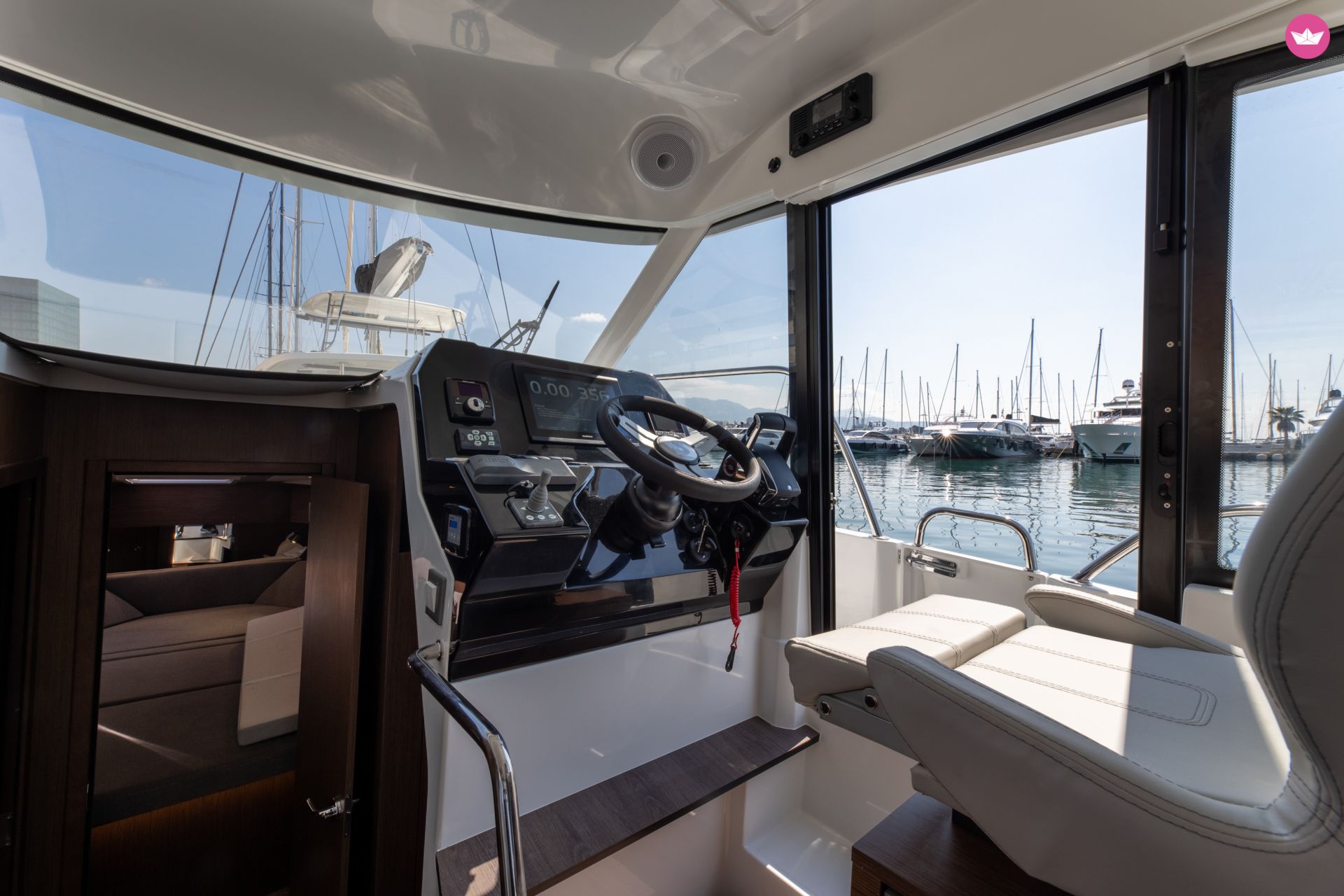 Bateau à moteur Beneteau Antares 11 fly 600cv 8