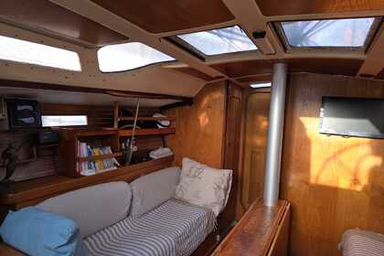 Beneteau amplico y cómodo