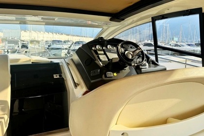 Cranchi M44 HT Uthyrning: Upplev Amalfikusten med stil